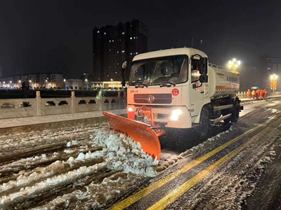 潢川县连夜除雪 保障群众出行